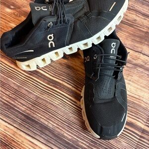 On Running Cloud Women’s  Black and White Athletic Shoes